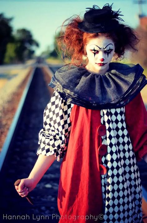 Clowns Creepy, Pierrot Kostüm, Clown Costume Diy, Scary Clown Costume, Clown Costume Women, Creepy Clowns, Creepy Halloween Costumes, Kostum Halloween, Halloween Circus