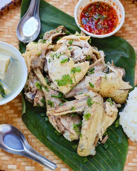 Hmong Food, Summer Herbs, Laos Food, Moms Cooking, Bistro Food, Poached Chicken, Herb Recipes, Best Chicken Recipes, Asian Cooking