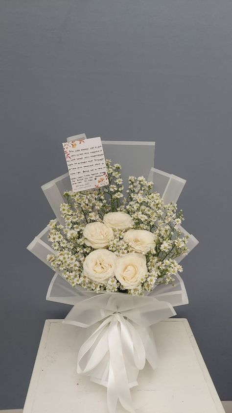 Bucket bunga rose putih #fresh flower #from engangement #bucket #bunga #lamaran Wedding Gift Bouquet, White Flowers Bouquet Gift, Bucket Aesthetic Flower, Flower Bucket Ideas, Bucket Flowers Aesthetic, Flower Bucket Bouquets, Flower Bucket Aesthetic, Engagement Flowers Bouquet, Bucket Graduation