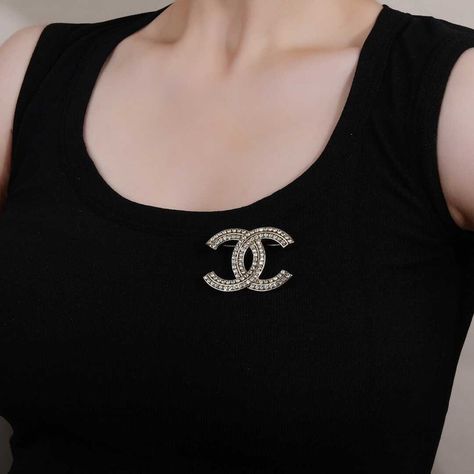 Chanel CC Pin & Brooche [SN2132231116095937] - $55.00 : Tidelocker - The Latest Fashion Trends, Tidelocker - The Latest Fashion Trends Life Pictures, High End Fashion, Hot Items, Latest Fashion Trends, Latest Fashion, Chanel, Fashion Trends