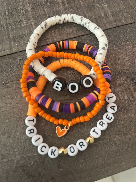 Halloween Beaded Jewelry, Make Clay Beads, Themed Bracelets, Bracelets Stack, Clay Bead Necklace, Beaded Braclets, Holiday Bracelets, Halloween Clay, Autumn Bracelet