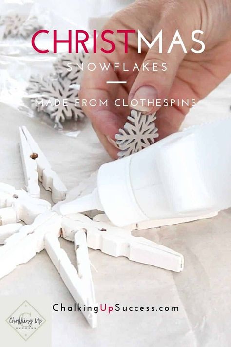 Homemade Christmas Ornaments Clothespins, Clothespin Snowflake Ornaments Diy, Homemade Star Ornaments, Homemade Baubles Easy Diy, How To Make Clothespin Snowflakes, Snowflake Ornament Craft, How To Make Snowflake Ornaments, Clothespin Stars Snowflake Ornaments, Diy Christmas Tablescapes