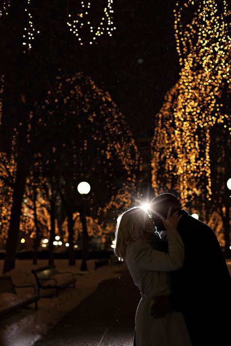 Night time engagement | Night time wedding photo | Rice Park engagement session | Christmas lights engagement | winter wedding | Christmas wedding | Nikki Tran Photography Proposal Indoor, Proposal Lights, Night Time Engagement, Light Engagement Photos, Winter Fotos, Night Proposal, Victoria Christmas, Christmas Couple Pictures, Creative Engagement Photo