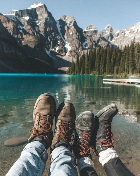 Icefield Parkway, Lac Moraine, Aesthetic Camping, Photography New York, Camping Aesthetic, Camping Photography, Couple Travel, Moraine Lake, Adventure Aesthetic