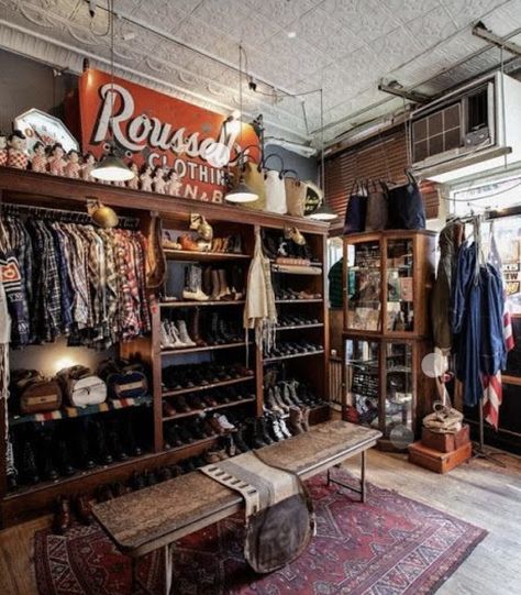 Man Shop Ideas, Vintage Shop Interior Design, Vintage Shop Display Ideas, Men’s Boutique, Vintage Shop Interior, Vintage Store Ideas, San Myshuno, Clothing Store Displays, Clothing Store Interior