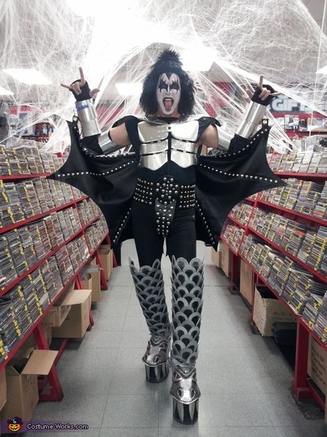 Kiss Costume Diy, Kiss Band Costume, Gene Simmons Costume, Rock N Roll Outfit, Kiss Halloween Costumes, Rock Costume, Banda Kiss, Demon Costume, Kiss Costume