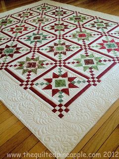 Green Quilts, Colchas Quilting, Pineapple Christmas, Christmas Quilt Patterns, Christmas Stars, Holiday Quilts, Winter Quilts, Traditional Quilts, Patchwork Quilting