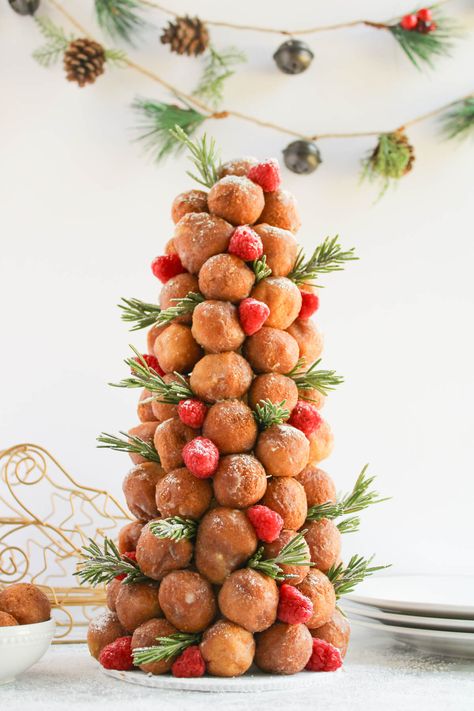 Looking for Christmas desserts for your party?  This donut hole Christmas tree is the perfect centerpiece for your holiday dessert table!  Made with store-bought donut holes and a styrofoam cone, this elegant Christmas treat is sure to wow your party guests! Donut Hole Christmas Wreath, Donut Cone Tower, Christmas Tree Orderves, Christmas Dessert Centerpiece, Donut Hole Snowman, Doughnut Hole Christmas Tree, Dessert Tree Ideas, Doughnut Christmas Tree, Cream Puff Christmas Tree