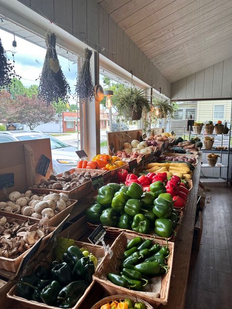 farmer’s market, local produce Small Town Farmers Market, California Farmers Market, Farm Stand Aesthetic, Farm Market Aesthetic, Local Market Aesthetic, Local Farmers Market Aesthetic, Small Farmers Market, Farmers Market Aesthetic, Farmers Market Shopping