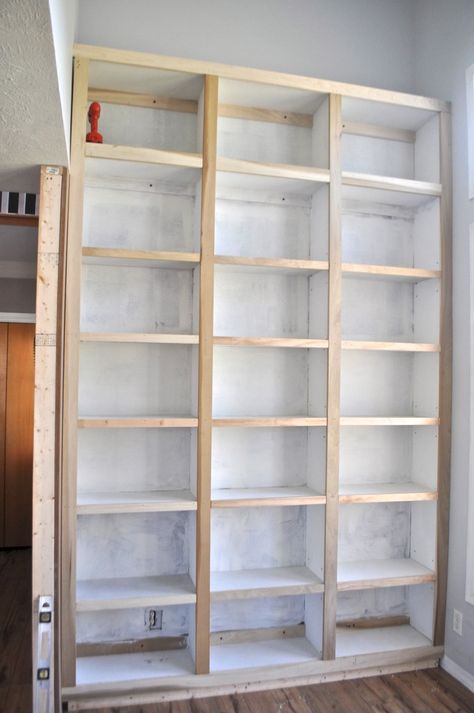 Diy Bookshelf Wall, Diy Bookshelf Ideas, Built In Bookcases, Floor To Ceiling Bookshelves, Awesome Woodworking Ideas, Diy Bookshelf, Bookshelf Ideas, Bookcase Diy, Library Wall