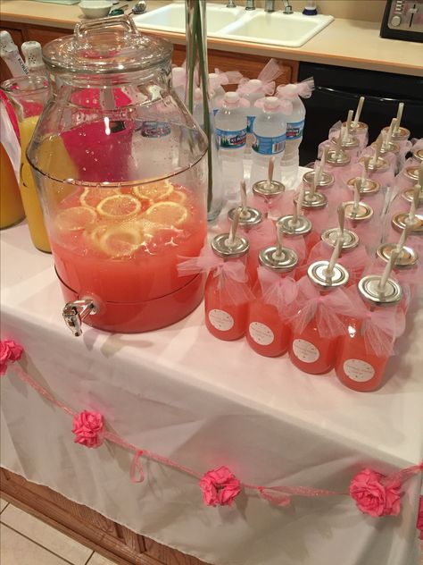 Pink Punch Recipe, Rose Cocktails, Pink Punch Recipes, Baby Shower Punch Recipes, Baby Shower Food Ideas, Shower Food Ideas, Baby Shower Punch, حفل توديع العزوبية, Sweet Sixteen Birthday Party Ideas