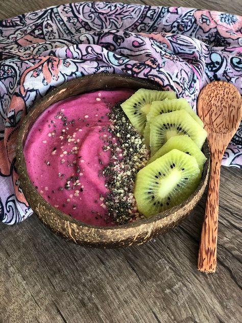 Grape Smoothie Bowl, Basic Smoothie, Dragon Fruit Bowl, Fruit Smoothie Bowl, Dragon Fruit Smoothie Bowl, Grape Smoothie, Yoghurt Bowl, Cup Plant, Dragon Fruit Smoothie