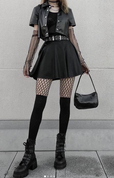 Black Street Fashion, Egirl Fashion, E Girl Outfits, Egirl Outfits, Suspender Skirt, Punk Outfits, Gothic Punk, Random Pictures, Alt Fashion