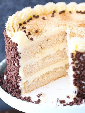 This Cannoli Layer Cake is a light, moist cinnamon cake filled with mascarpone & ricotta filling, then frosted with mascarpone frosting and chocolate chips! #cannolicake #cannolilayercake #cinnamoncake #cannolicakerecipe #bestcakerecipe #cinnamoncakerecipe Homemade Cinnamon Cake, Moist Cinnamon Cake, Cinnamon Cake Recipes, Cannoli Cake, Ricotta Filling, Mascarpone Frosting, Cake Light, Layer Cake Recipes, Cinnamon Cake