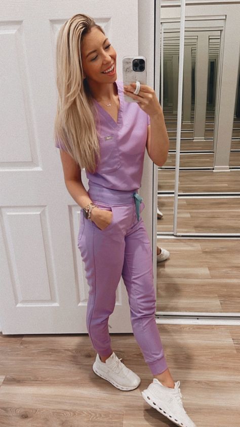 Cute Scrubs Nursing, Purple Figs Scrubs, Physician Assistant Outfit Work Attire, Cute Figs Scrubs, Purple Scrubs Nurses, Nurse Style Outfit, Styling Scrubs Uniform, Purple Scrubs Aesthetic, Purple Scrubs Outfit