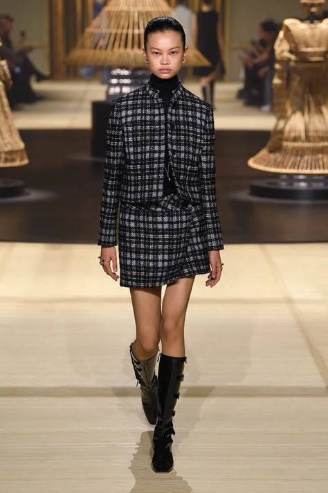 Dior Fall 2024 Ready-to-Wear Runway, Fashion Show & Collection Review [PHOTOS] Winter Wedding Looks, Dior Fashion Week, Hoi An Tailor, Fall Ready To Wear, Ss 25, Airport Fits, Gabrielle Chanel, Chanel Haute Couture, Maria Grazia Chiuri