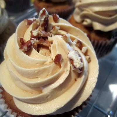 Butter Pecan Cupcakes with Salted Caramel Buttercream Frosting @keyingredient #cake #caramel Butter Cream Frosting Recipe, Butter Pecan Cupcakes, Salted Caramel Buttercream Frosting, Cream Frosting Recipe, Pecan Cupcakes, Caramel Buttercream Frosting, Caramel Butter, Salted Caramel Buttercream, Butter Cream Frosting