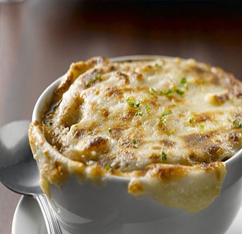 Classic French Onion Soup Recipe Best French Onion Soup, Classic French Onion Soup, French Onion Soup Recipe, Onion Soup Recipes, Savory Soups, French Cooking, French Onion Soup, Soup And Sandwich, Julia Child