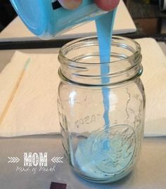 Painted Mason Jars Diy, Paint Mason Jars, Jar Painting, Mason Jar Christmas Crafts, Painting Glass Jars, Mason Jar Projects, Jar Lanterns, Jar Ideas, Diy Jar Crafts