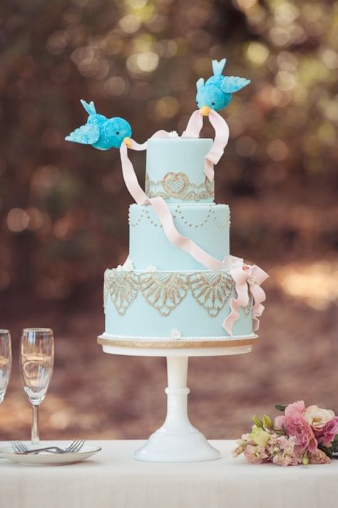 Gateau Baby Shower, Cinderella Birthday Party, Disney Wedding Cake, Decoration Patisserie, Gravity Cake, Disney Bridal Showers, Cinderella Cake, Bird Cakes, Cinderella Party