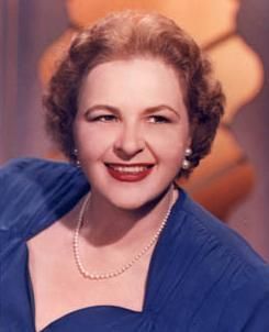 Singer Kate Smith was born today 5-1 in 1907. Many US boomers grew up seeing her guesting on TV shows and singing the song God Bless America she made so famous. She passed in 1986. Baby Boomers Memories, Me When She, Tv Musical, Kate Smith, Elizabeth Smith, Irving Berlin, This Is Your Life, Blu Ray Movies, Those Were The Days