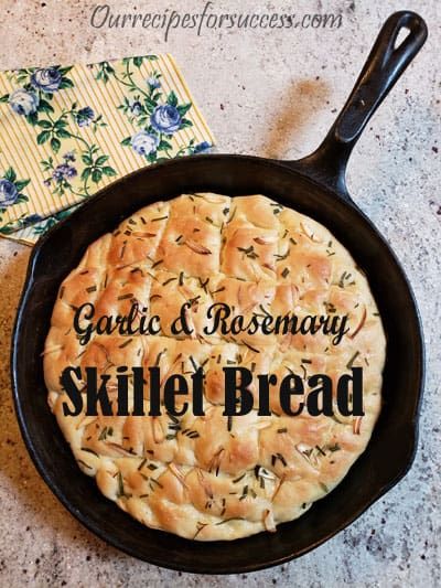 Cast Iron Bread Recipes, Cast Iron Recipes Dinner, Cast Iron Skillet Recipes Dinner, Cast Iron Bread, Cast Iron Skillet Cooking, Skillet Bread, Foccacia Bread, Rosemary Focaccia, Rosemary Bread