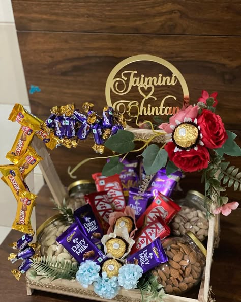 Choclate Packing Hampers, Shagun Packing Ideas, Birth Day Gift Ideas, Chocolate Hamper Ideas Baskets, Choclate Packing Design, Dry Fruits Packing Ideas Gift In Tray, Chocolate Basket Decoration, Choclate Packing Ideas Gift, Dry Fruits Packing Ideas Gift Wedding