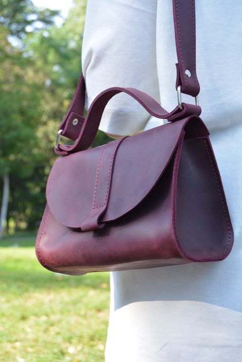 Leather Women Bag, Stylish Work Bag, Crea Cuir, Leather Handbag Patterns, Leather Bag For Women, Leather Work Bag, Small Leather Bag, Women Crossbody Bag, Vintage Bag