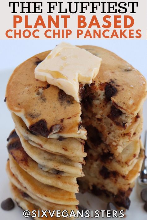 Super simple and delicious vegan chocolate chip pancakes, perfect for fall mornings! Make them now, get the recipe on our blog! Vegan Chocolate Chip Pancakes, Six Vegan Sisters, Breakfast Ingredients, Vegan Cakes, Vegetarian Breakfast Recipes, Meatless Mondays, Chocolate Chip Pancakes, Vegan Pancakes, Vegan Dessert