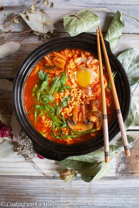 Kimchi Recipe Ideas, Kimchi Soup Recipe, Kimchi Recipes, Kimchi Soup, Kimchi Ramen, Koreansk Mat, Soup Vegetable, Winter Soup, Kimchi Fried Rice