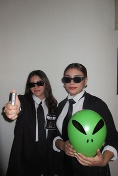 Mib Costume Women, Men In Black Costume Ideas, Men In Black Costume For Women, Men In Black Halloween Costume, Mib Costume, Men In Black Costume, Black Halloween Costumes, Halloween Costumes 2022, Spirit Week Outfits