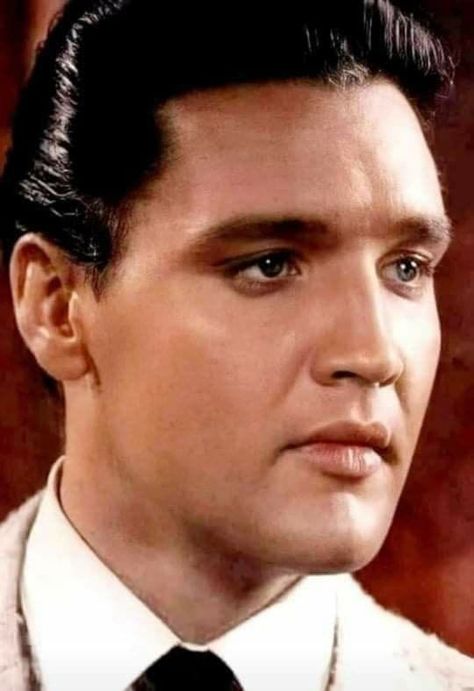 TCB The Elvis Music Station Presley Family, Elvis Presley Family, King Elvis Presley, Elvis Presley Images, Young Elvis, Elvis Presley Pictures, Internet Radio Station, Barry Manilow, Music Station