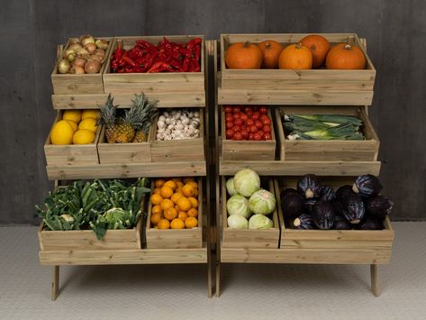 A display stand plays a vital part in your store, from influencing your customer's buying habits and customer journey, to aiding the layout and practicality of your store. A versatile, modular system, our retail shelving units are easy to assemble and built to last. Fruit and veg displays are a must for any store or farm shop, not only are they perfect for storing fresh produce but they can be used to hold other items that would not sit properly on a flat shelf. ◉ Overall measurements: H- 1500mm Produce Stand Ideas, Fruit Stand Display, Fresh Produce Display, Moss Reference, Market Shelving, Farm Shop Ideas, Farm Store Ideas, Mini Market Store Ideas, Vegetable Display