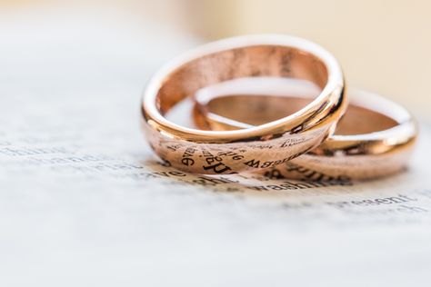 Searching for silicone wedding rings that look like real metal? We've got you covered! Check out 10 options that we adore! Sparkler Wedding, Sunflower Wedding Decorations, Marriage Words, Men Stone Bracelet, Wedding Hacks, Bride Elegant, Outfits Wedding, Wedding Simple, Suits Wedding