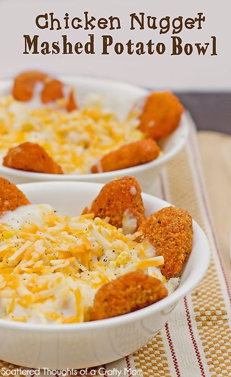 Fun Kid's meal idea: Easy Chicken Nugget Mashed Potato Bowls #chickennuggets #mashedpotato #kiddinnerideas #kidsmealideas Chicken Nugget Lunch Ideas, Dinner Ideas For Family With Kids, Chicken Nugget Recipes Dinners, Chicken Nugget Meal Ideas, Chicken Nugget Dinner Ideas, Wednesday Dinner Ideas, Kiddie Treats, Mashed Potato Bowls, Potato Bowl Recipe