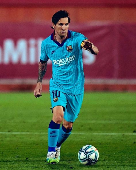 Gerd Muller, Messi Goals, Lionel Messi Fc Barcelona, Lionel Messi Barcelona, Hope Solo, Messi Vs, Lionel Messi Wallpapers, Leonel Messi, Alex Morgan