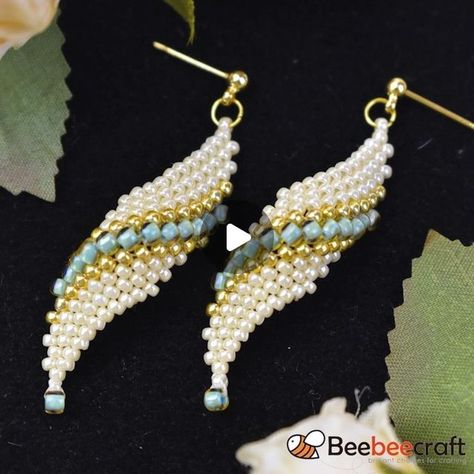 Beebeecraft on Instagram: "DIY Vintage Style Feather Seed Beaded #Earrings. 🌟🌟  #beebeecraft #handmadejewelry #handmade  #jewelrydiy #beadedjewelry #videotutorials  #creative #supplies #crafts #diy #jewelrymaking" Beaded Feather Earrings Tutorial, Beebeecraft Tutorials, Seed Beaded Earrings, Beaded Feather, Beaded Earrings Diy, Bee Crafts, Instagram Diy, Earring Tutorial, Diy Vintage