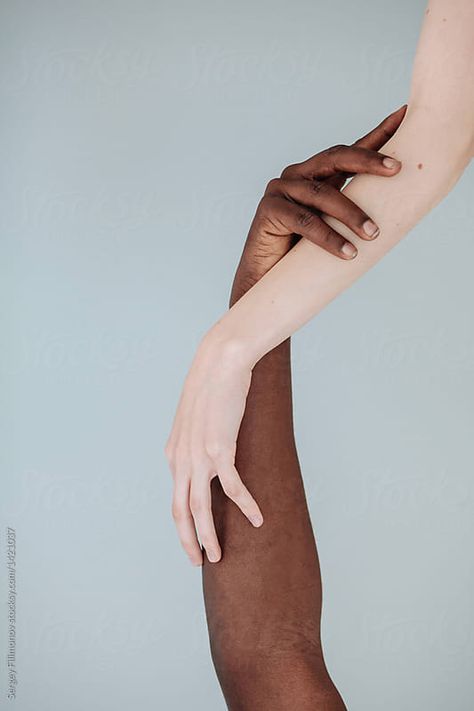 Photographie Art Corps, Hand Photography, Body Photography, Hand Reference, Hands Together, White Woman, Human Hand, Black Man, Nalu