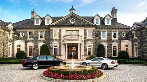 Read Sold To The Gang Leader - Chapter 4: New Home - Wattpad Mansion Homes, Stone Mansion, Dream Mansion, Mega Mansions, Luxury Garden, Hus Inspiration, Mansions Luxury, Mansions Homes, Design Exterior