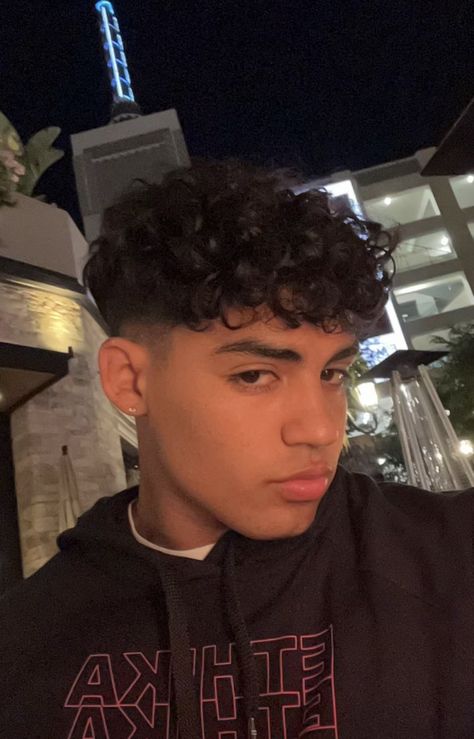 Hairstyle According To Face Shape, Curly Hair Taper, Boys Haircuts Curly Hair, Curly Taper Fade, Hair Types Men, Boys Curly Haircuts, Male Hairstyle, Fade Haircut Curly Hair, Taper Fade Curly Hair