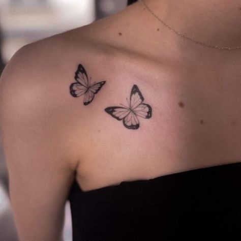 Unique tiny minimalist tatto ideas. tatto aesthetic ideas. butterfly tattoo ideas Gemini Butterfly, Tattoo Papillon, Clavicle Tattoo, Simple Butterfly Tattoo, Butterfly Tattoos On Arm, Unique Butterfly Tattoos, Butterfly Tattoo On Shoulder, Butterfly Tattoo Meaning, Small Shoulder Tattoos