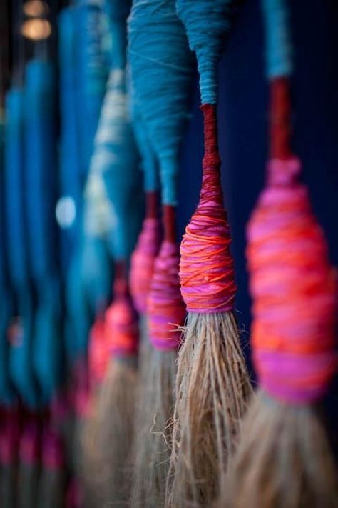 Anthropologie Window Display, Art Fibres Textiles, Sheila Hicks, Textil Design, Textile Fiber Art, Fibres Textiles, Art Textile, Color Textures, Window Display