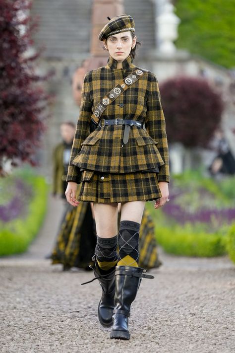 Christian Dior Resort 2025 Collection | Vogue 2025 Christian, 2020s Fashion, Punk Street Style, Dior Boots, Fashion 2025, Dior Cruise, Dior Fashion Show, Resort 2025, Tartan Fashion