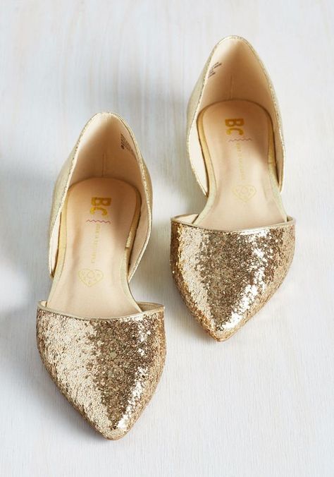 20 Drop-Dead-Gorgeous GOLD Wedding Shoes Ideas!! Gold Wedding Shoes, Fancy Flats, Trending Womens Shoes, Prom Heels, Glitter Shoes, Gold Shoes, Prom Shoes, Bride Shoes, Crazy Shoes