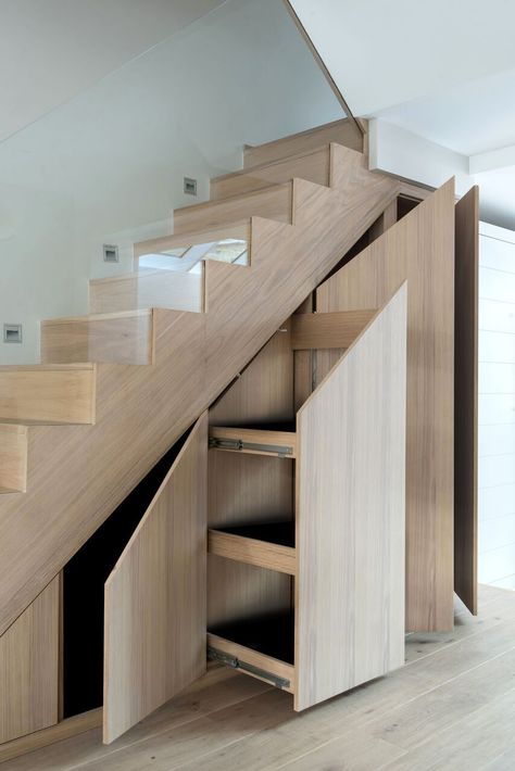 10 Creative Ways to Use the Space Under the Stairs Staircase Diy, Casa Open Space, Hiasan Dalaman Rumah, درج السلم, Stairs Renovation, Staircase Storage, Interior Staircase, تصميم داخلي فاخر, Interior Design Per La Casa