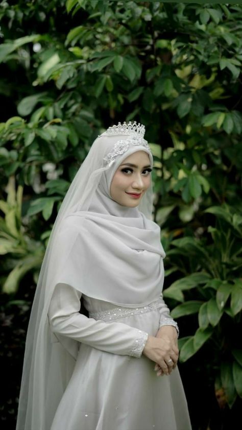 Wedding Dress Hijab Syar'i, Wedding Dress Syari, Wedding Syar'i, Wedding Dress Hijab, Muslim Wedding Hijab, Bridal Hijab Styles, Beauty Of Islam, Cotton Hijab, Nikah Outfit