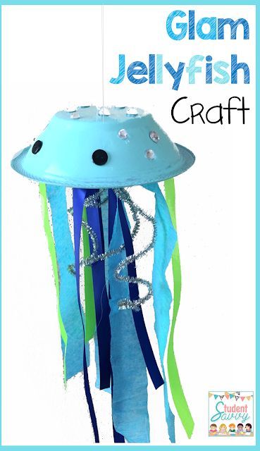 Art & Summer Projects! Jellyfish craft for kids. Decor Marin, Jellyfish Craft, Sea Crafts, Under The Sea Theme, Vbs Crafts, Ocean Crafts, Daycare Crafts, Vacation Bible School, Sea Theme