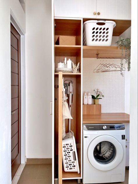 Modern Laundry Closet, Laundry Cabinet Ideas, Tempat Laundry, Laundry Closet Organization, Apartment Laundry, Outdoor Laundry Rooms, Service Room, Laundry Cupboard, Laundry Cabinet