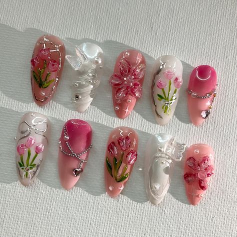 10pcs press on nails Message size, XS, S, M, L or customised Shape of the nail: Message me DISCLAMER The nature of crafting my handmade nails means that each one is unique, therefore designs may vary somewhat. The lighting and colour of the photographs may be slightly distorted by different display systems. Cute 3d Nails, Tulip Nail Art Designs, Tulips Nails, Making Press On Nails, Cute Flower Nails, Bloom Nails, Summer Flower Nails, Nail Art Flower, Tulip Nails