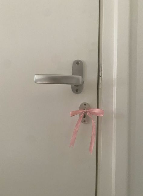 Bow Tie Aesthetic, Pink Room Aesthetic, Pink Bow Aesthetic, Ballerina Room, Downtown Girl Aesthetic, Downtown Girl, Pink Ballerina, Vintage Door, Pink Room